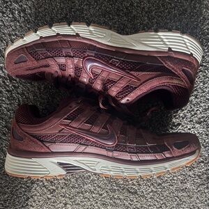 Nike p6000Maroon Sneakers